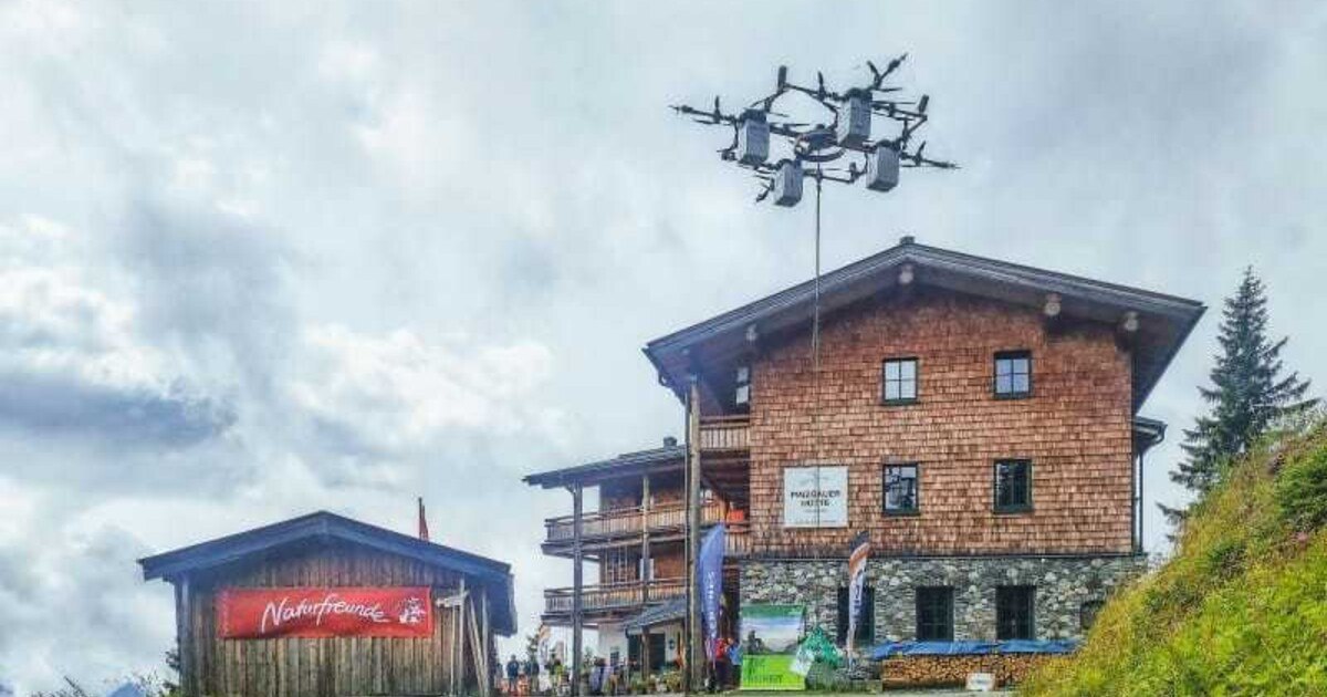 Drohne deckt Hütte ein