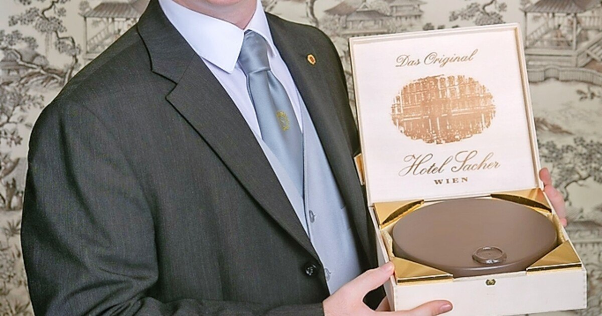 Nikola Farkas vom Hotel Sacher Wien ist weltbester Rezeptionist