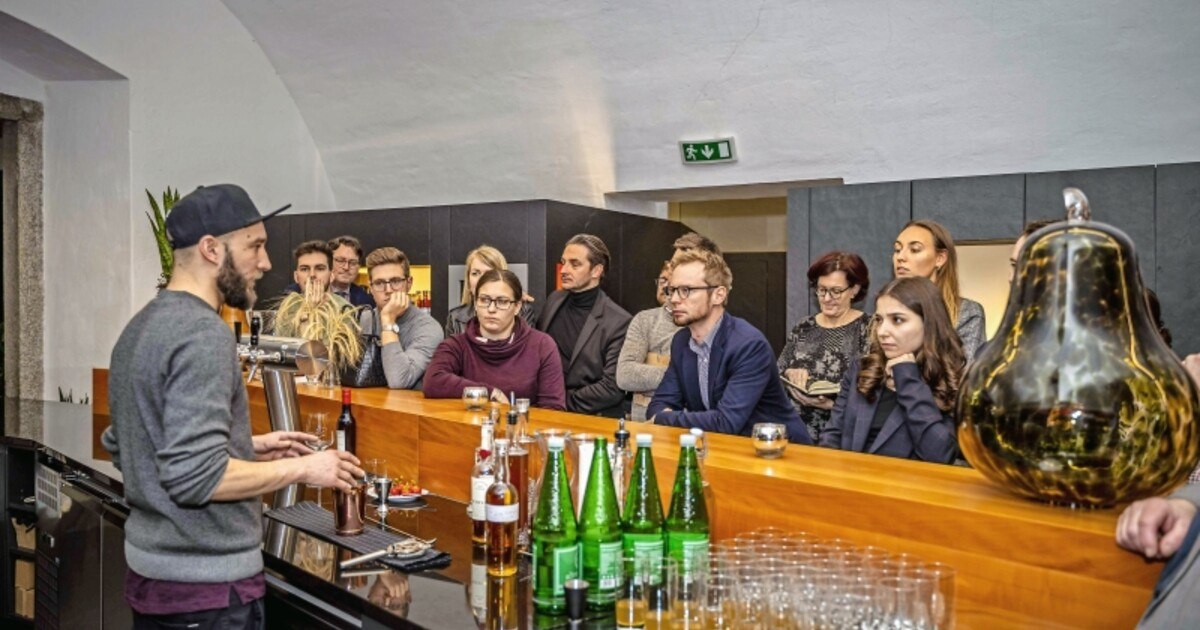 Zwischen „Agentur-Gin“ und ­Melasse-Importen