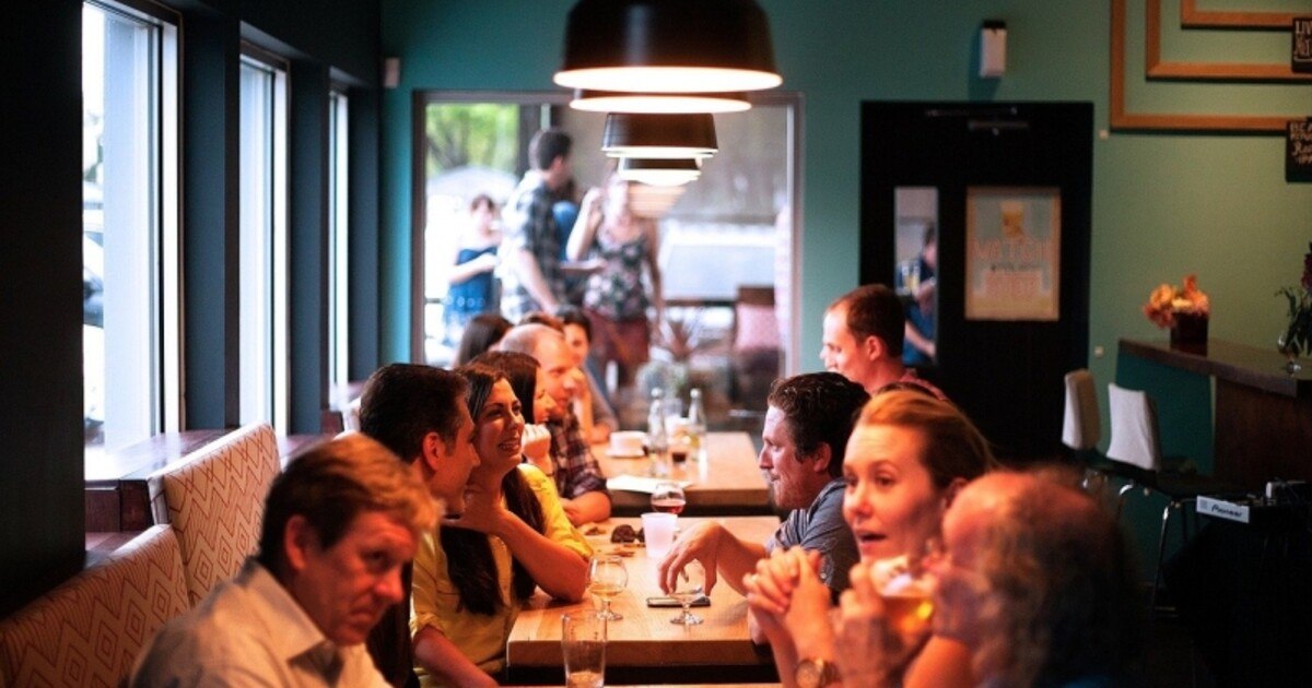 Gastroöffnung: Vier Gäste pro Tisch, Reservierung empfohlen