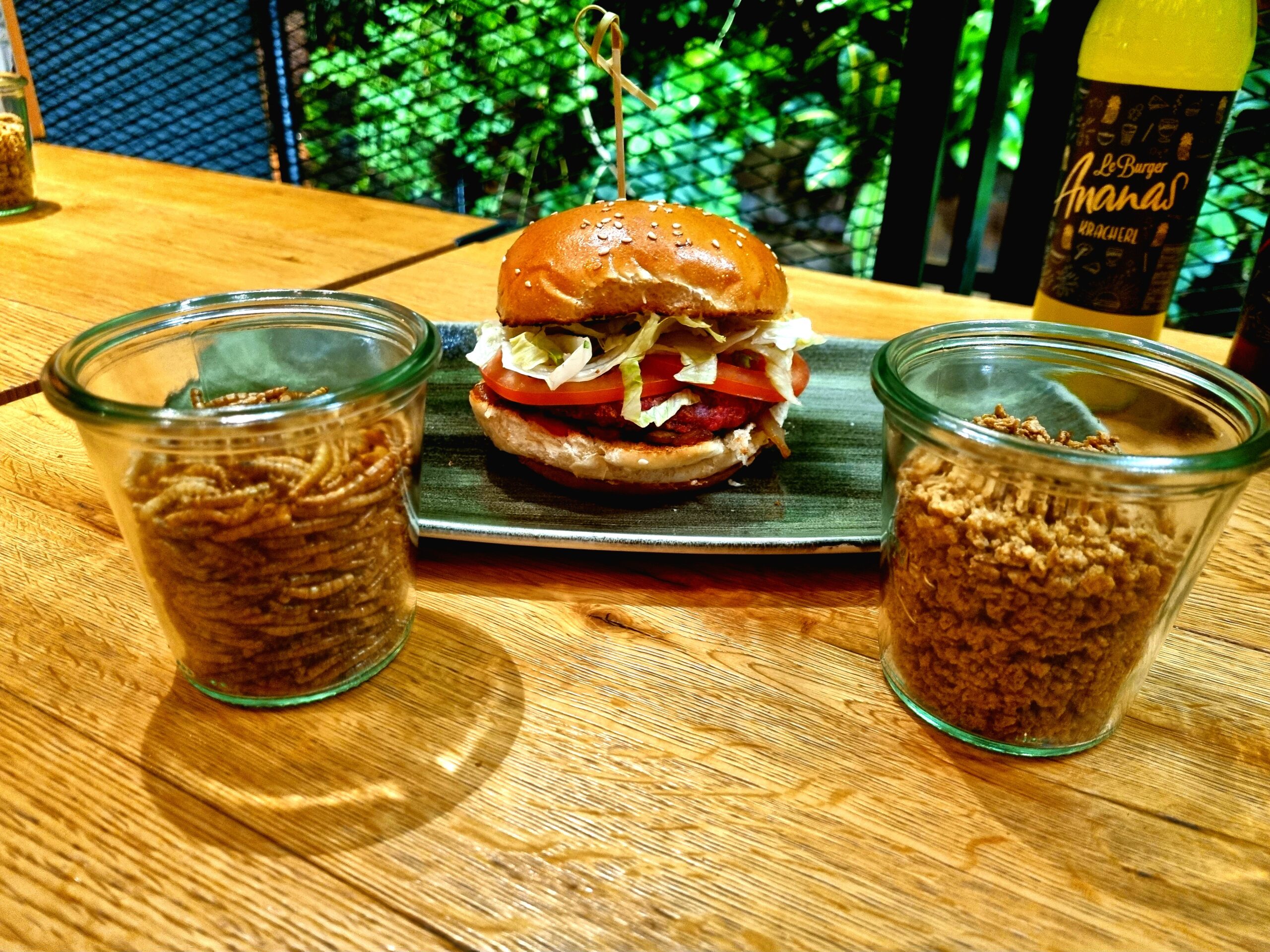 Le Burger präsentiert den neuen Wormwich-Burger