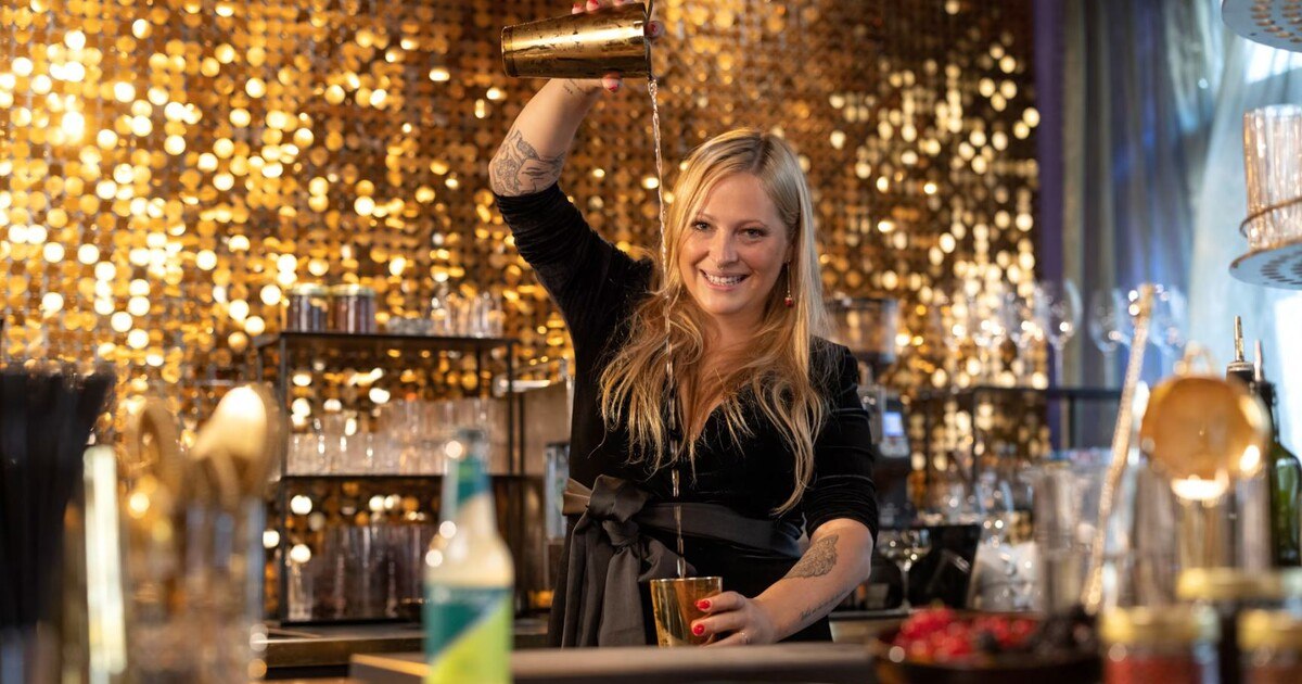 Barkeeperin Isabella Lombardo mixt für uns