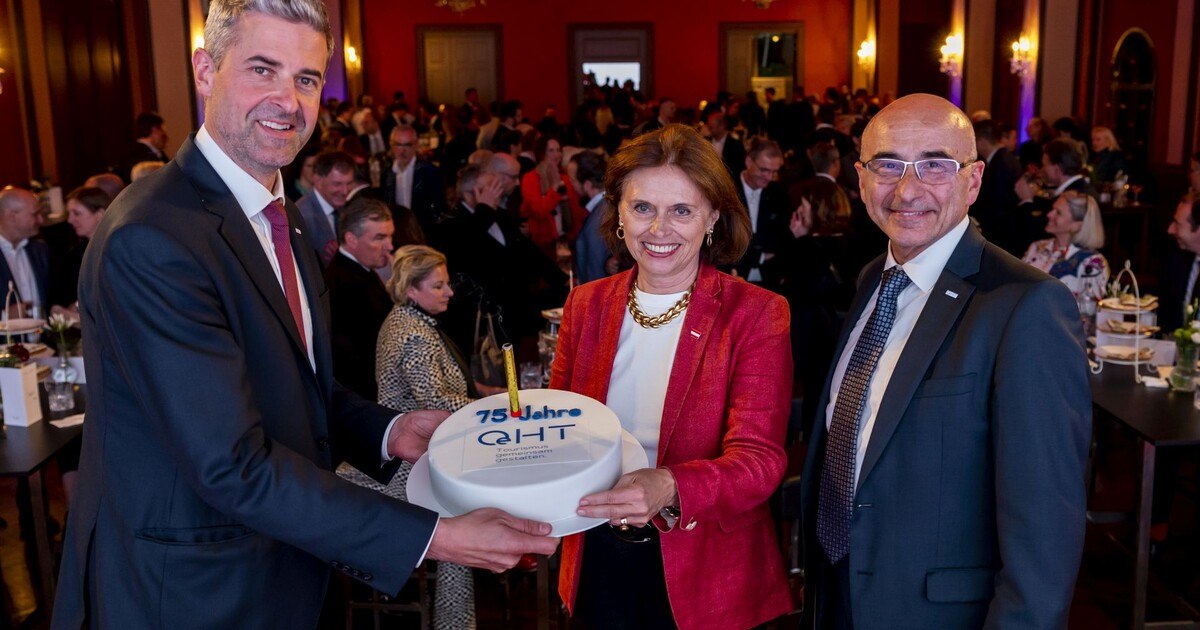 Happy Birthday, OeHT