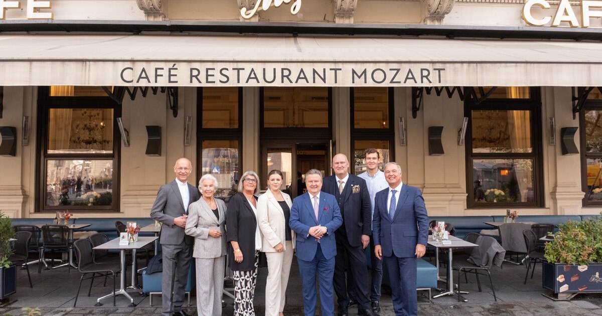 Süße Feier im Café Mozart