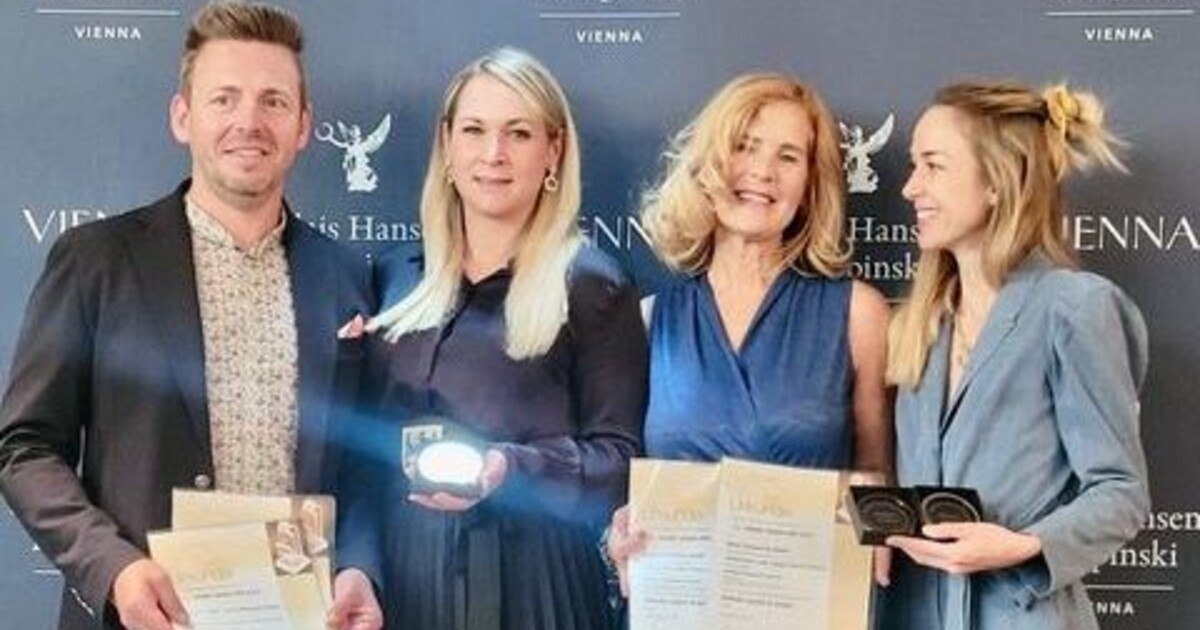 ZillergrundRock strahlt am Berggipfel