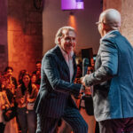 Otto Raimitz und Moderator Max Mayrhofer auf der Bühne.