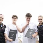 Die Teams engagierten sich bereits im Vorfeld des Wettbewerbs. Die Schüler:innen der Berufsschule Landeck etwa bereiteten ein eigenes Buch für ihren Auftritt in Sölden vor © Ötztal Tourismus / Markus Geisler