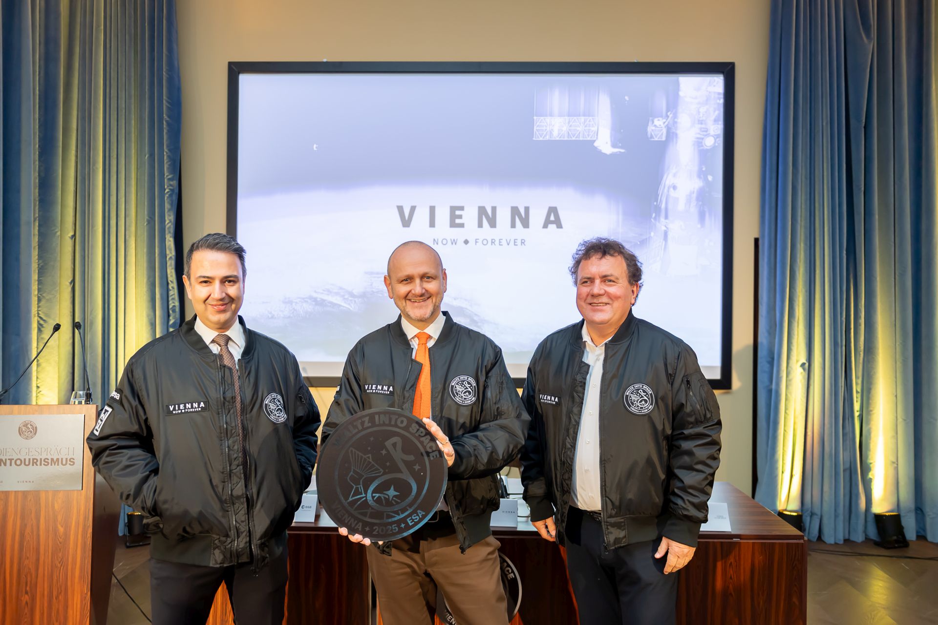 Wien schickt den Donauwalzer ins All