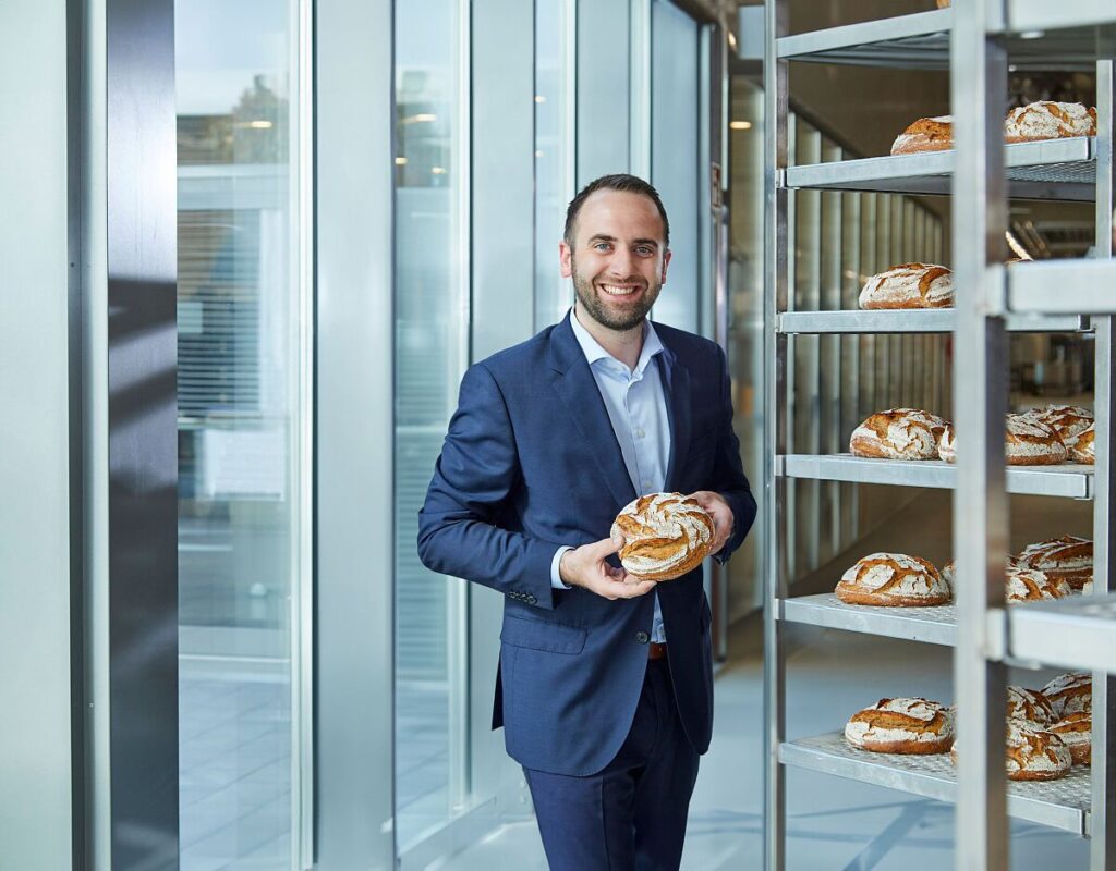 Georg Resch setzt mit seinem Team auf eine bewährte Mischung aus traditionellem Handwerk, digitaler Innovation und regionaler Verbundenheit. (C) Resch&Frisch