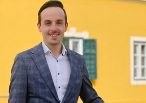 Thomas Haslauer, General Manager des Falkensteiner Schlosshotel Velden © FMTG