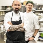 Küchenchef Florian Oswald und Sous Chef Jakob Urwanisch © Tina Herzl