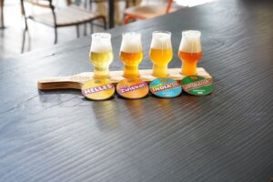 Im Gleis//Garten können unterschiedliche Bierstile verkostet werden © Indira Bott