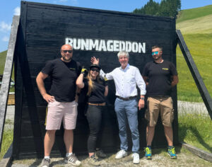 Filzmoos Tourismuschef Peter Donabauer (zweiter von rechts) freut sich auf den Runmageddon im August in Filzmoos. Im Bild mit Delegierten des Runmageddon Teams aus Polen. © Adam Ryszcyk