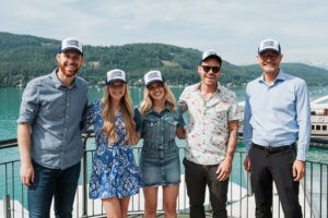 Bei der Vorstellung der Kärntner Originale waren vier der sechs künftigen Gesichter der Tourismusmarke Kärnten live vor Ort: Marko Ogris, Anna Truppe, Alexandra Lanner, Matthias Ortner mit Klaus Ehrenbrandtner © Thomas Sobian