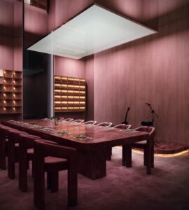 Die Innenarchitektur verbindet Design und Funktion – gestaltet von Michel Comte. © leisure communications / Dots Group