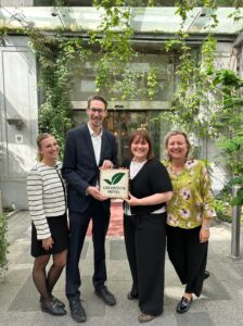 Das Weitzer v.links Duty Managerin Nadine Pauritsch, Hoteldirektor Fritz Wiedrich, GreenSign Auditorin Anna Maria Sasso-Sant, Assistentin der GF Mag. Katrin Schneider © GreenSign