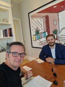 Beim Podcastinterview in einer der Sans Souci-Suiten: Martin Thyri und ÖGZ-Chefredakteur Alexander Grübling. (C) Alexander Grübling