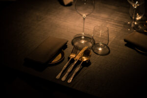 Handgeschmiedetes Kupferbesteck © Nadine Geuter / Black Ink Production