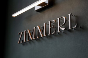 Der Schriftzug des Restaurants "Zimmerl".