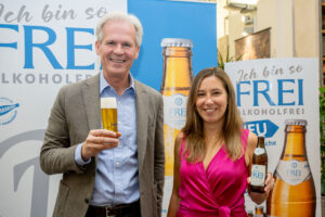 Präsentierten in Wien Zwettler Frei: Karl Schwarz und Bettina Wittmann, Gründerin The Sober Hedonist. (C) Studio Kerschbaum für Privatbrauerei Zwettl