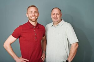 Mit seiner Geschäftsidee ist Roman Hörantner (re.) bei Fußballprofi Alex Schlager auf offene Ohren gestoßen. (C) CleanLoop/bazzoka