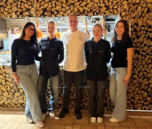 v.l.n.r. Platán Gourmet RestaurantAbela Alnajaffi, Jasmin Enengel, István Pesti, Sophia Waffek, Livia Kolowrat. © Amuse Bouche