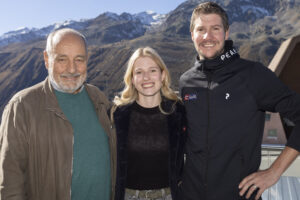 Herbert Peer (Netzwerk Tirol hilft), Elena Schöpf und Raphael Kuen von Ötztal Tourismus freuen sich über die nachhaltige Wirkung des karitativen Branchentreffs. (v.l.n.r.). © Ötztal Tourismus / Markus Geisler