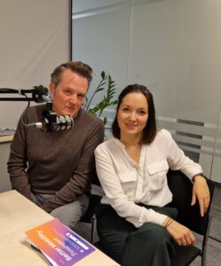 Der Gast der Zukunft lässt sein Auto nur stehen, wenn der Urlaub ohne Wagen komfortabler ist als mit. Alles andere ist Romantik. Claudia Falkinger zu Gast im Tourismus To Go-Studio. (C) M. Höller